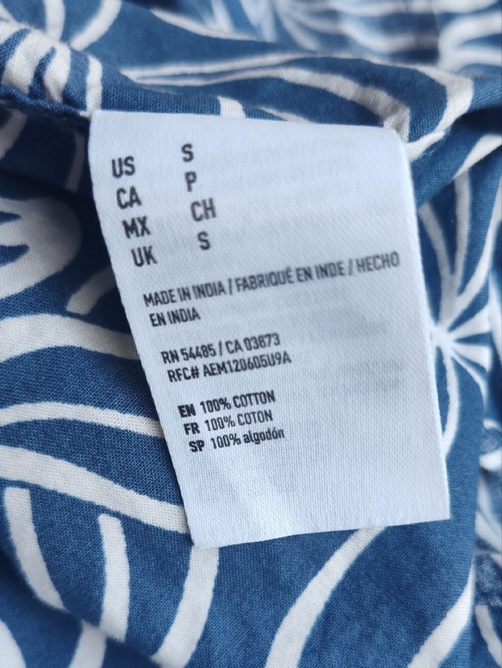 American Eagle NWOT Blue & White Floral Short-Sleeve Button-Down Shirt - Picture 4 of 6